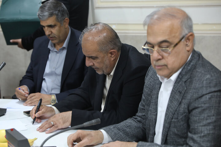 نشست مشترک رییس و اعضا کمیسیون کشاورزی با استاندارهرمزگان،و مسئولین شهرستان حاجی آباد در خصوص پیگیری و رفع مشکلات حوزه کشاورزی این شهرستان‎