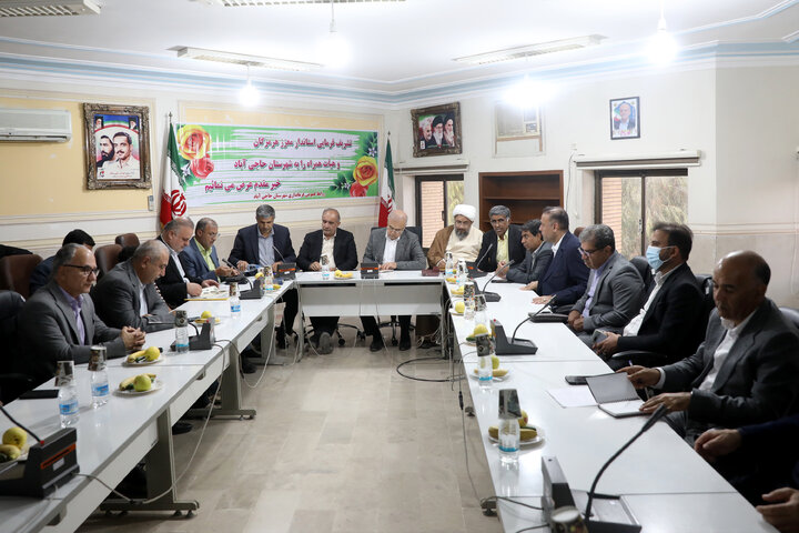 نشست مشترک رییس و اعضا کمیسیون کشاورزی با استاندارهرمزگان،و مسئولین شهرستان حاجی آباد در خصوص پیگیری و رفع مشکلات حوزه کشاورزی این شهرستان‎