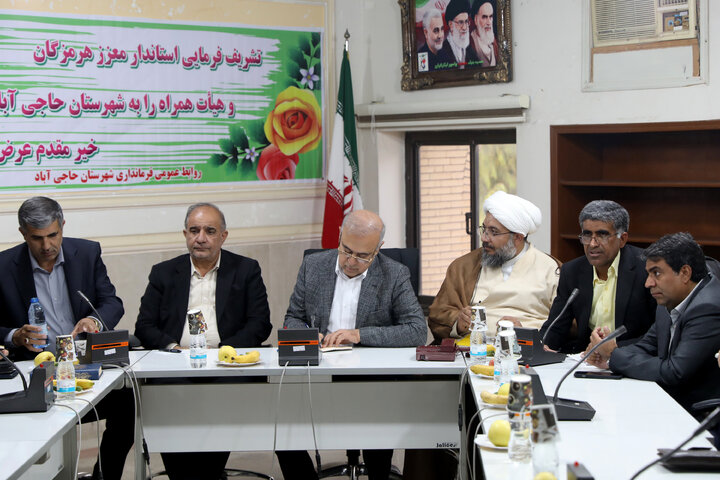 نشست مشترک رییس و اعضا کمیسیون کشاورزی با استاندارهرمزگان،و مسئولین شهرستان حاجی آباد در خصوص پیگیری و رفع مشکلات حوزه کشاورزی این شهرستان‎