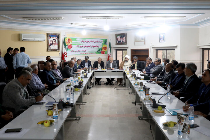 نشست مشترک رییس و اعضا کمیسیون کشاورزی با استاندارهرمزگان،و مسئولین شهرستان حاجی آباد در خصوص پیگیری و رفع مشکلات حوزه کشاورزی این شهرستان‎