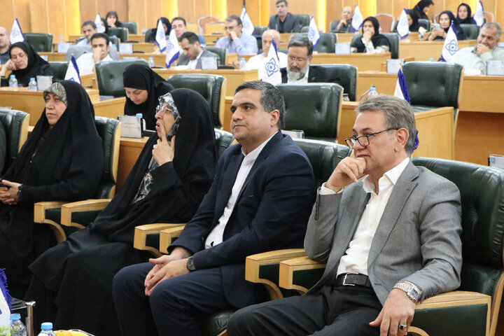 حضور اعضای کمیسیون بهداشت در آیین نکوداشت سیویکمین روز ملی سلامت در مشهد بارگذاری