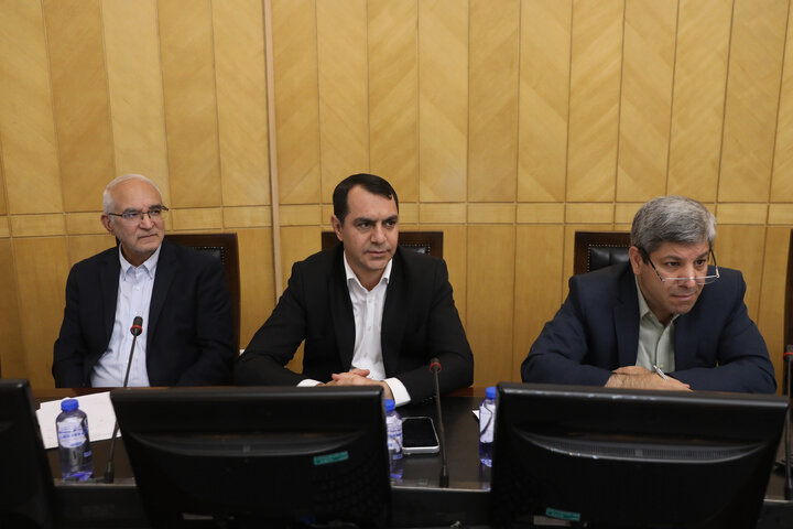 نشست کمیسیون برنامه و بودجه با حضور وزیر اقتصاد و رئیس بانک مرکزی