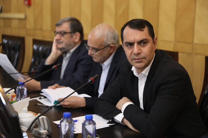 نشست کمیسیون برنامه و بودجه با حضور وزیر اقتصاد و رئیس بانک مرکزی
