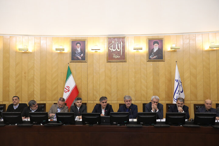نشست کمیسیون برنامه و بودجه با حضور وزیر اقتصاد و رئیس بانک مرکزی