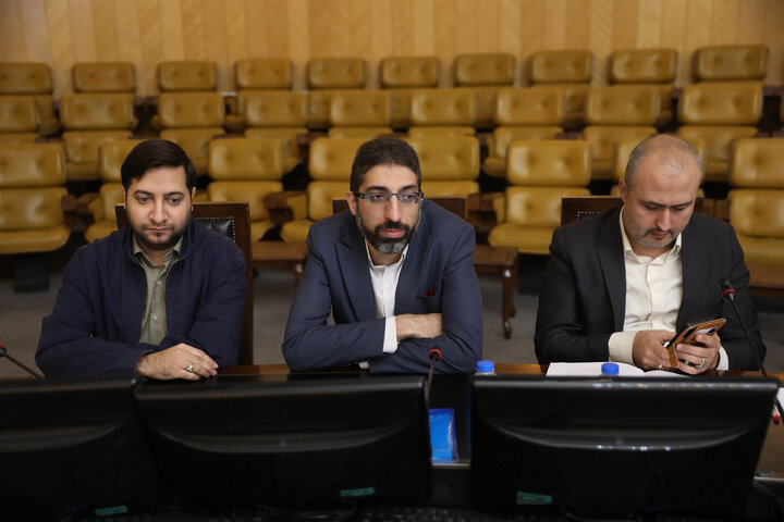 نشست کمیسیون برنامه و بودجه با حضور وزیر اقتصاد و رئیس بانک مرکزی
