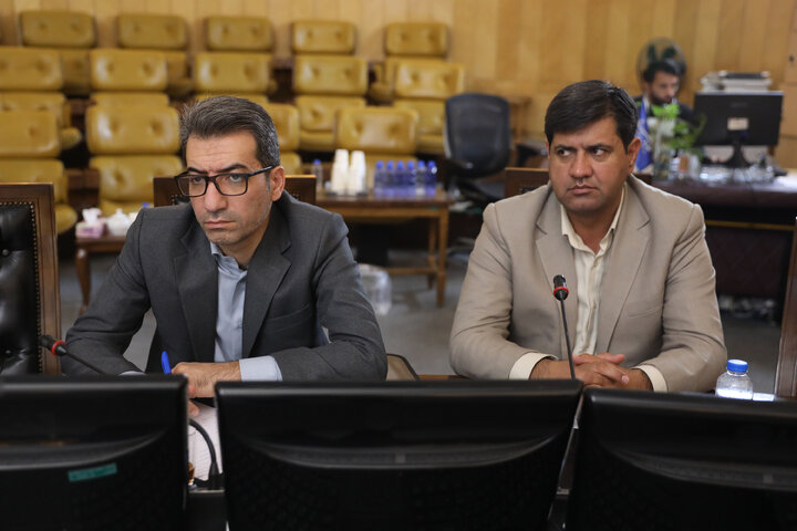 نشست کمیسیون برنامه و بودجه با حضور وزیر اقتصاد و رئیس بانک مرکزی