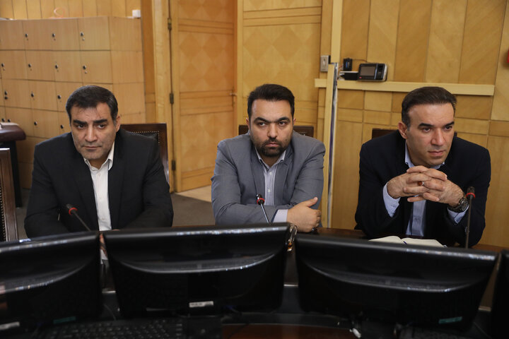 نشست کمیسیون برنامه و بودجه با حضور وزیر اقتصاد و رئیس بانک مرکزی