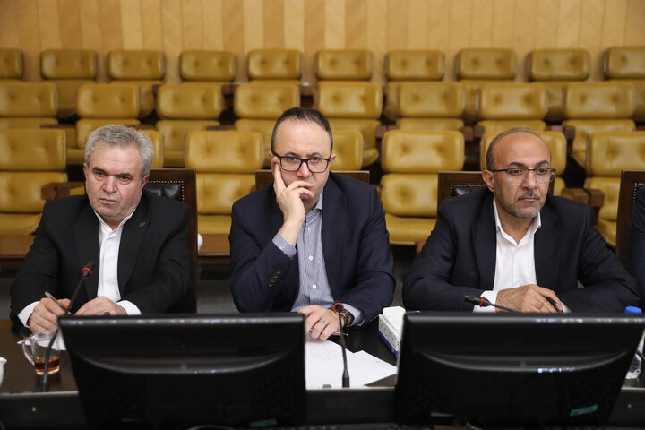 نشست کمیسیون برنامه و بودجه با حضور وزیر اقتصاد و رئیس بانک مرکزی