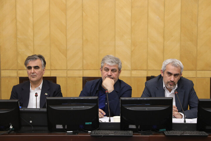 نشست کمیسیون برنامه و بودجه با حضور وزیر اقتصاد و رئیس بانک مرکزی