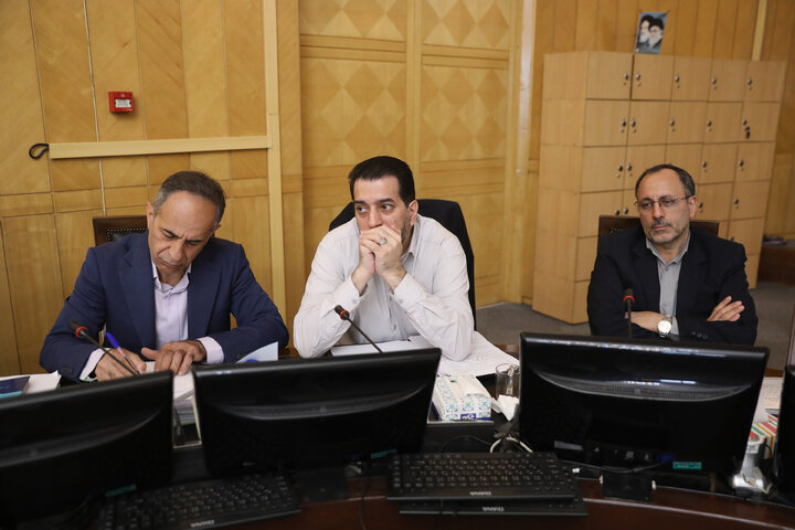 نشست کمیسیون برنامه و بودجه با حضور وزیر اقتصاد و رئیس بانک مرکزی