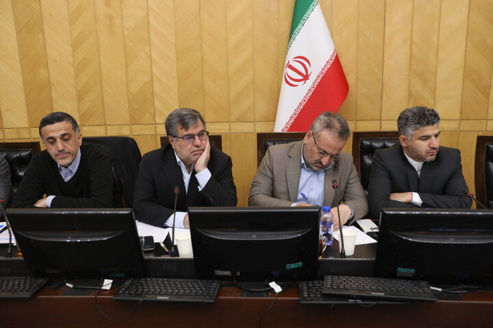 نشست کمیسیون برنامه و بودجه با حضور وزیر اقتصاد و رئیس بانک مرکزی