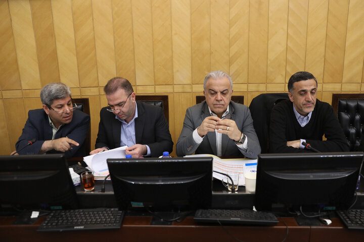 نشست کمیسیون برنامه و بودجه با حضور وزیر اقتصاد و رئیس بانک مرکزی