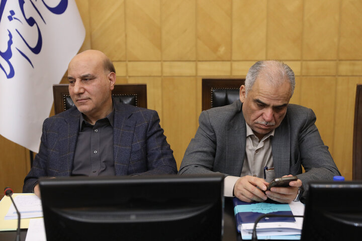 نشست کمیسیون برنامه و بودجه با حضور وزیر اقتصاد و رئیس بانک مرکزی