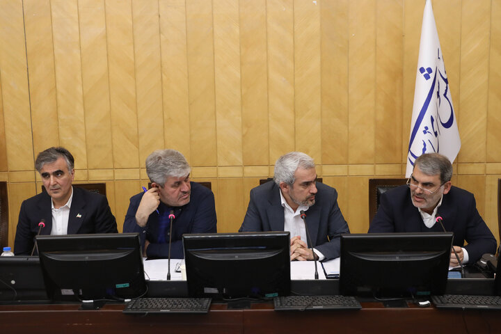 نشست کمیسیون برنامه و بودجه با حضور وزیر اقتصاد و رئیس بانک مرکزی