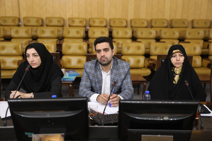 نشست کمیسیون برنامه و بودجه با حضور وزیر اقتصاد و رئیس بانک مرکزی