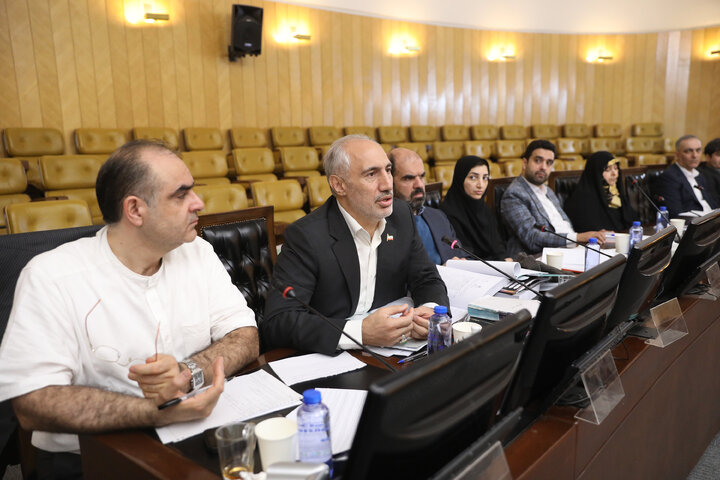 نشست کمیسیون برنامه و بودجه با حضور وزیر اقتصاد و رئیس بانک مرکزی