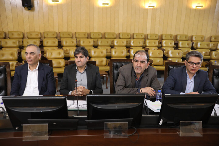 نشست کمیسیون برنامه و بودجه با حضور وزیر اقتصاد و رئیس بانک مرکزی