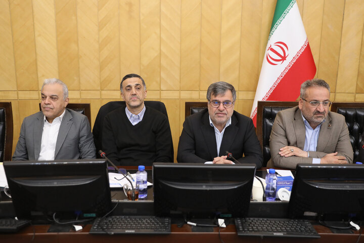 نشست کمیسیون برنامه و بودجه با حضور وزیر اقتصاد و رئیس بانک مرکزی