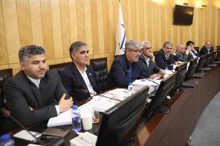 نشست کمیسیون برنامه و بودجه با حضور وزیر اقتصاد و رئیس بانک مرکزی