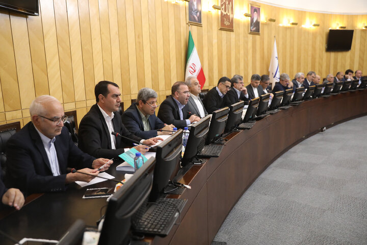 نشست کمیسیون برنامه و بودجه با حضور وزیر اقتصاد و رئیس بانک مرکزی