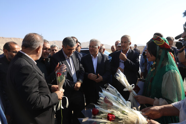 بازدید اعضای کمیسیون کشاورزی مجلس از باغات مرکبات شهر مبارک آباد