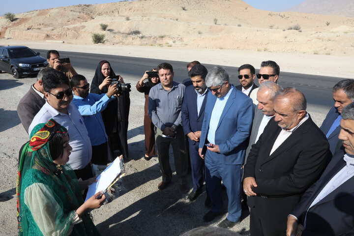 بازدید اعضای کمیسیون کشاورزی مجلس از باغات مرکبات شهر مبارک آباد