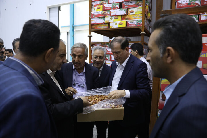 بازدید کمیسیون کشاورزی ازگروه صنایع بسته بندی و سردخانه خوش نام شهرستان قیر و کارزین