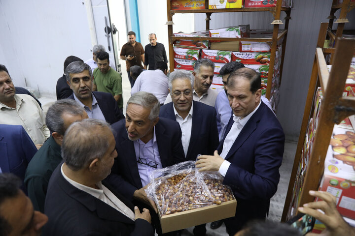 بازدید کمیسیون کشاورزی ازگروه صنایع بسته بندی و سردخانه خوش نام شهرستان قیر و کارزین