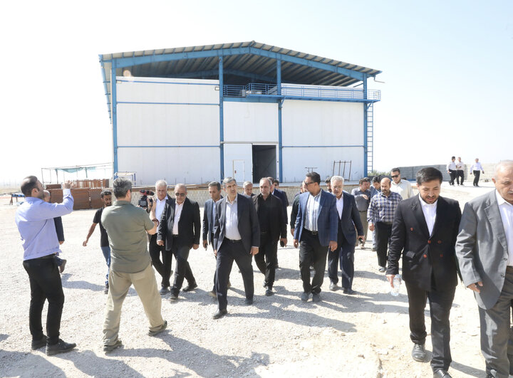 بازدید کمیسیون کشاورزی ازگروه صنایع بسته بندی و سردخانه خوش نام شهرستان قیر و کارزین