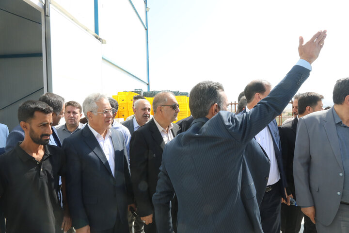 بازدید کمیسیون کشاورزی ازگروه صنایع بسته بندی و سردخانه خوش نام شهرستان قیر و کارزین