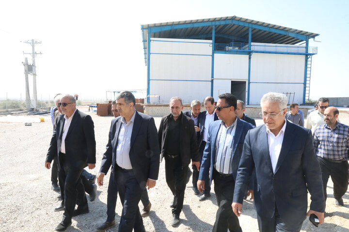 بازدید کمیسیون کشاورزی ازگروه صنایع بسته بندی و سردخانه خوش نام شهرستان قیر و کارزین