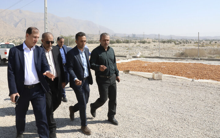 بازدید کمیسیون کشاورزی ازگروه صنایع بسته بندی و سردخانه خوش نام شهرستان قیر و کارزین