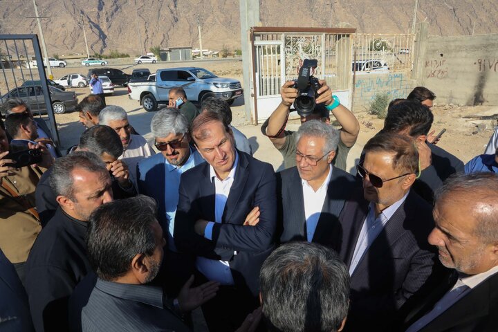 بازدید اعضا کمیسیون کشاورزی و نمایندگان استان فارس از واحدهای دامپروری سبک  و سنگین و شهرک های روستایی شهرستان فیروز آباد