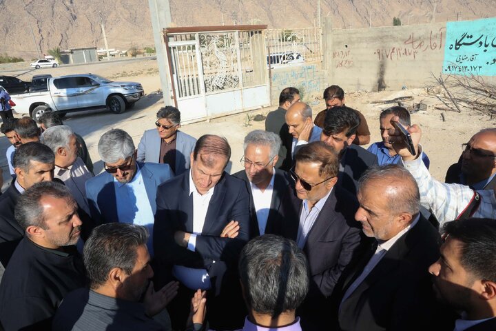 بازدید اعضا کمیسیون کشاورزی و نمایندگان استان فارس از واحدهای دامپروری سبک  و سنگین و شهرک های روستایی شهرستان فیروز آباد