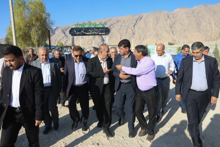 بازدید اعضا کمیسیون کشاورزی و نمایندگان استان فارس از واحدهای دامپروری سبک  و سنگین و شهرک های روستایی شهرستان فیروز آباد