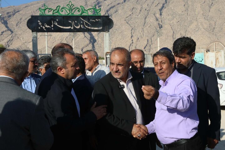 بازدید اعضا کمیسیون کشاورزی و نمایندگان استان فارس از واحدهای دامپروری سبک  و سنگین و شهرک های روستایی شهرستان فیروز آباد