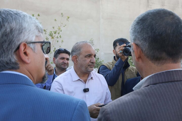 بازدید اعضا کمیسیون کشاورزی و نمایندگان استان فارس از واحدهای دامپروری سبک  و سنگین و شهرک های روستایی شهرستان فیروز آباد