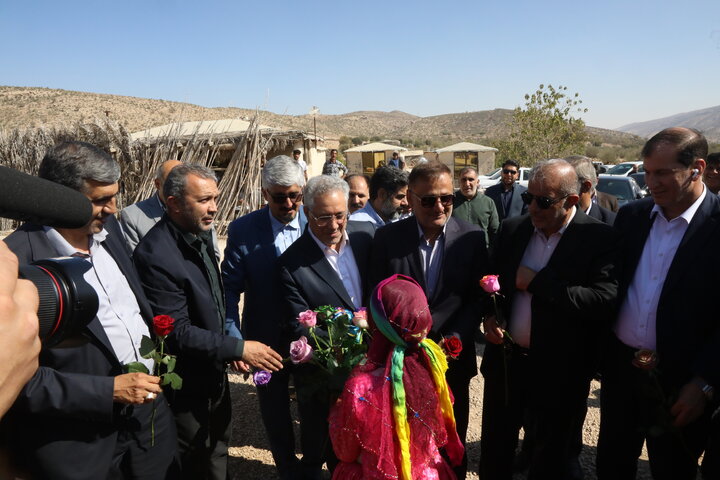 جلسه مشترک اعضا کمیسیون کشاورزی و نمایندگان استان و مسئولین جهادکشاورزی با کشاورزان و عشایر فیروز آباد پیرامون رفع مشکلات حوزه کشاورزی و عشایری این شهرستان