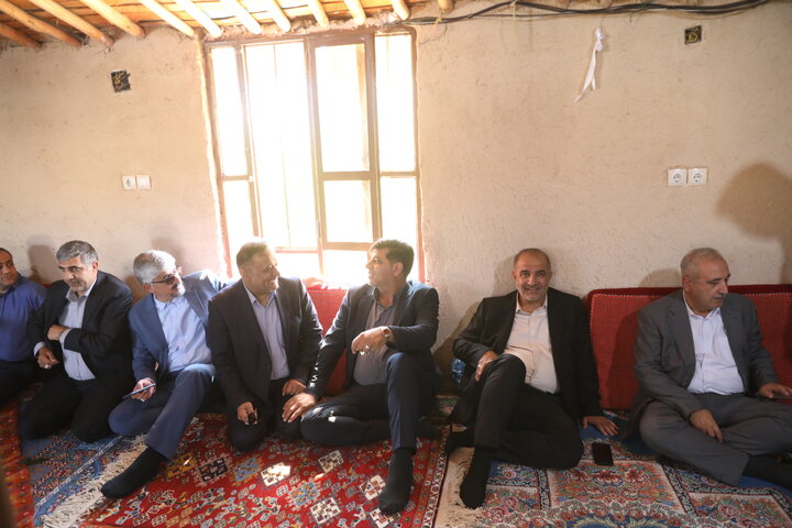 جلسه مشترک اعضا کمیسیون کشاورزی و نمایندگان استان و مسئولین جهادکشاورزی با کشاورزان و عشایر فیروز آباد پیرامون رفع مشکلات حوزه کشاورزی و عشایری این شهرستان