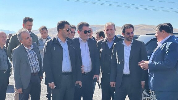 بازدید متفکرآزاد از قطعه شش پروژه آزادراه تبریز_ارومیه/بررسی مسائل بخش ایلخچی با حضور معاون وزیر راه و شهرسازی