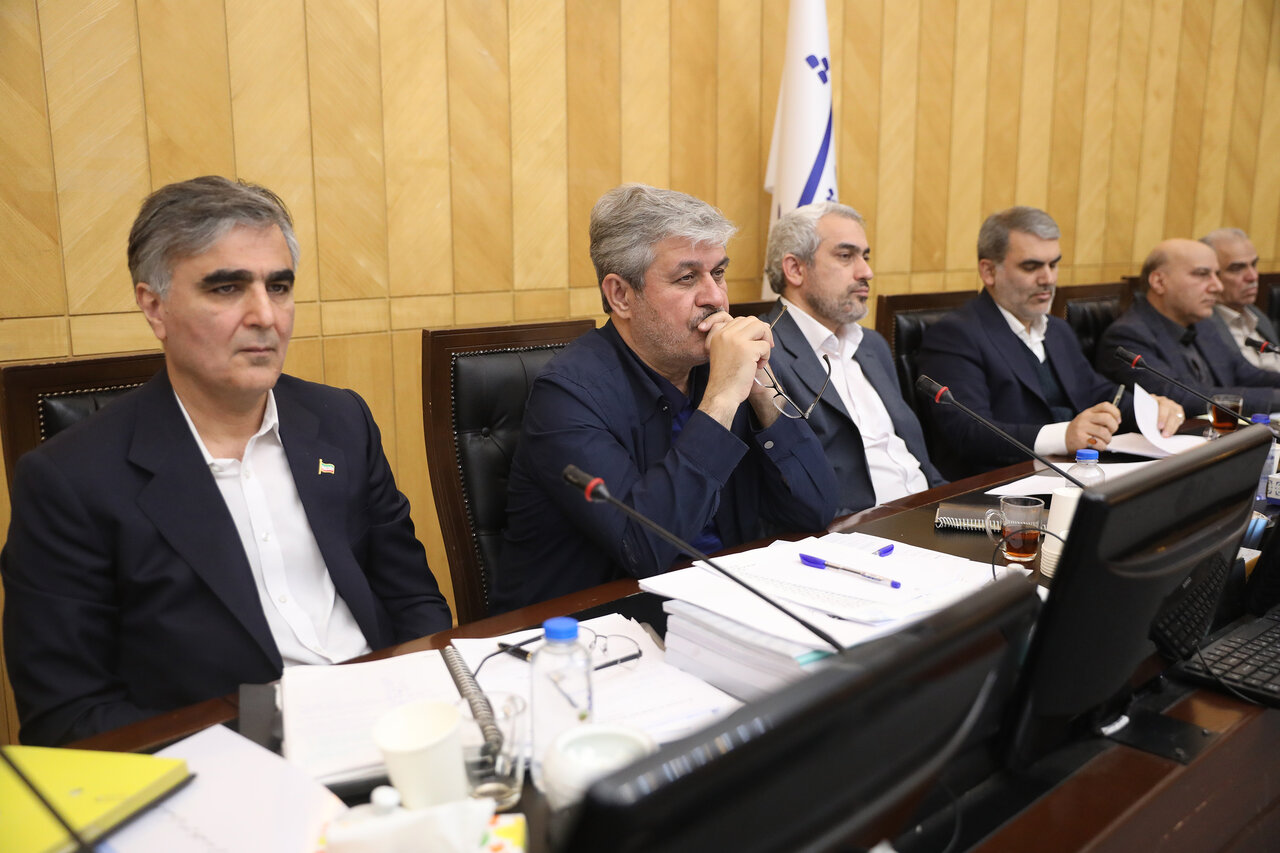 تاجگردون: فاصله بین عملکرد و اهداف برنامه هفتم زیاد است/ باید درباره اجرای برنامه به یک نگاه واحد دست یافت غلامرضا تاجگردون