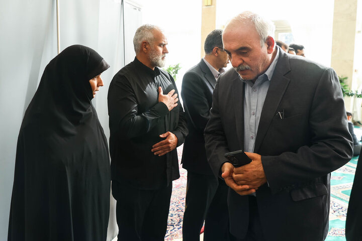 مراسم ختم مادر الهام آزاد