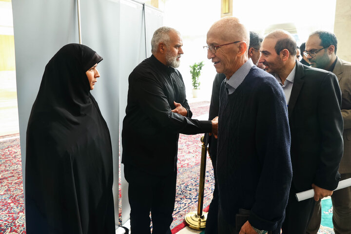 مراسم ختم مادر الهام آزاد