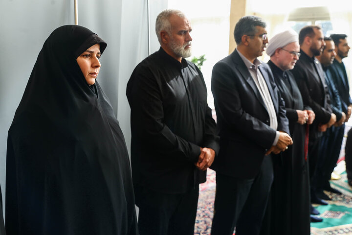 مراسم ختم مادر الهام آزاد