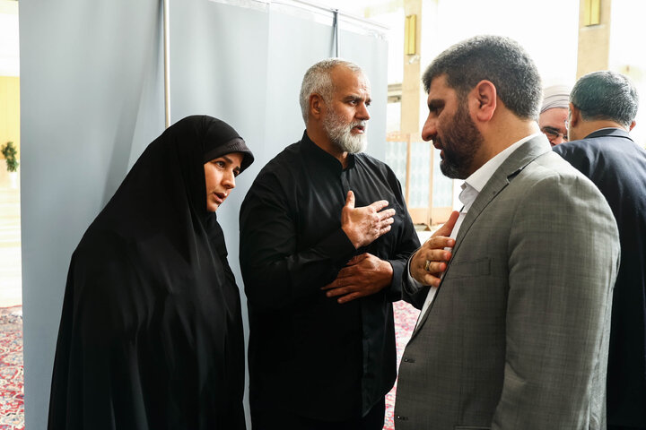 مراسم ختم مادر الهام آزاد