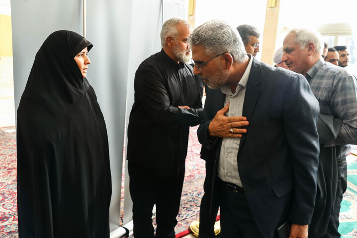 مراسم ختم مادر الهام آزاد