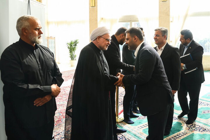 مراسم ختم مادر الهام آزاد