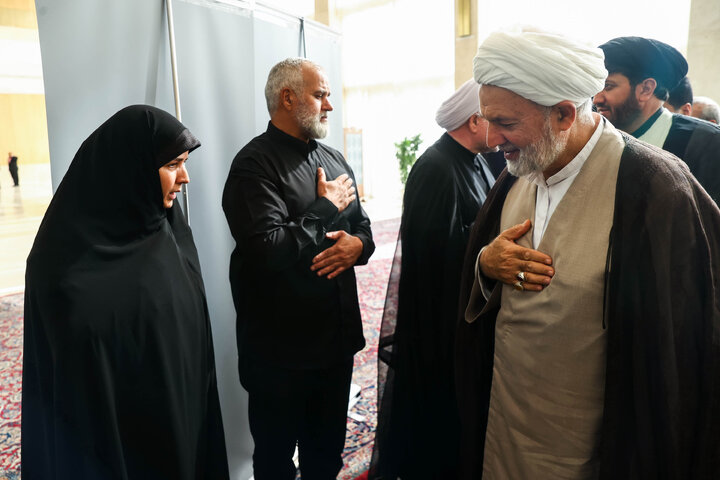 مراسم ختم مادر الهام آزاد