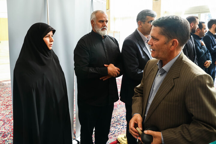 مراسم ختم مادر الهام آزاد