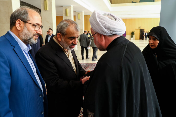 مراسم ختم مادر الهام آزاد